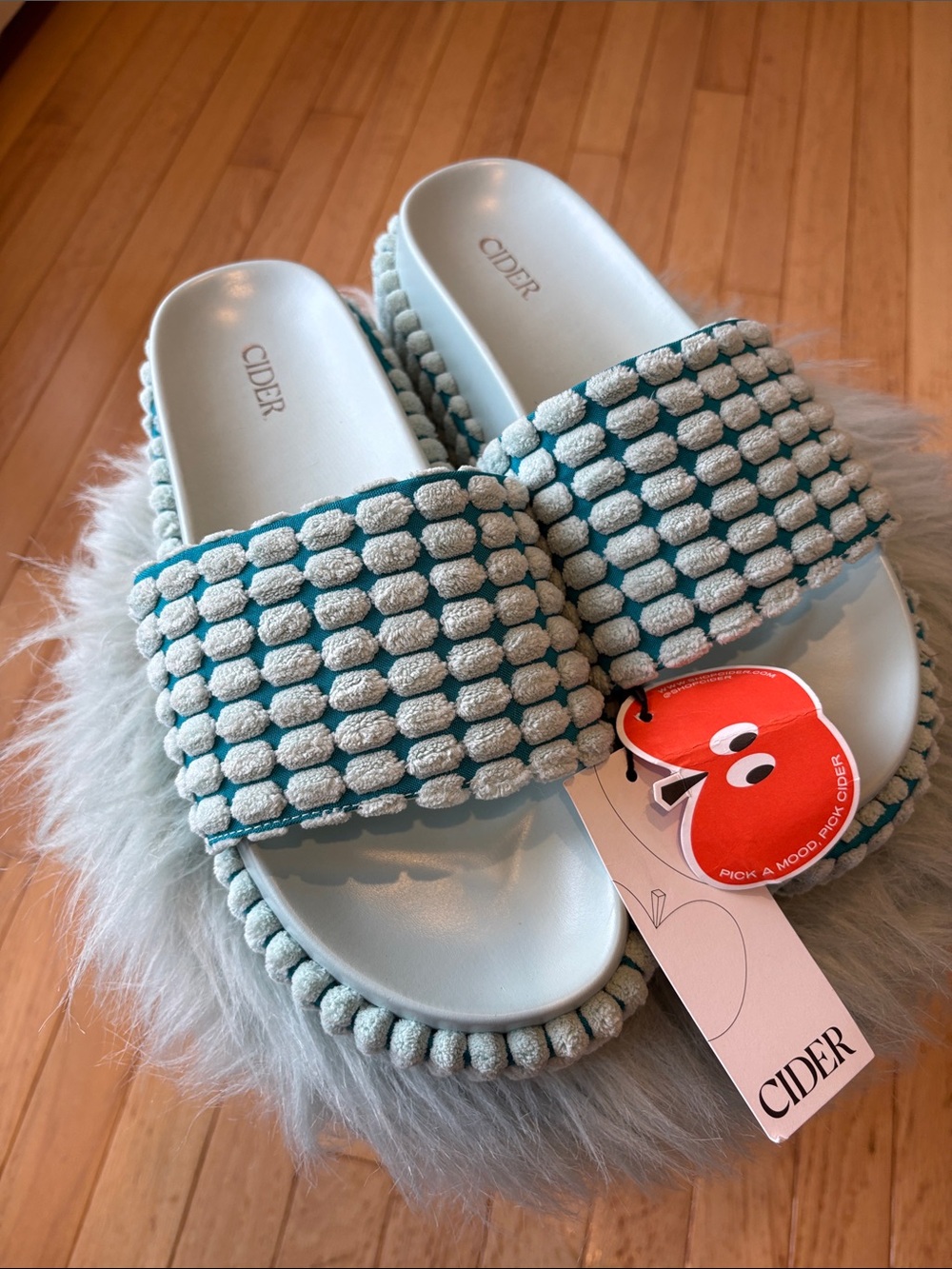 Women’s Cider slides NWT
